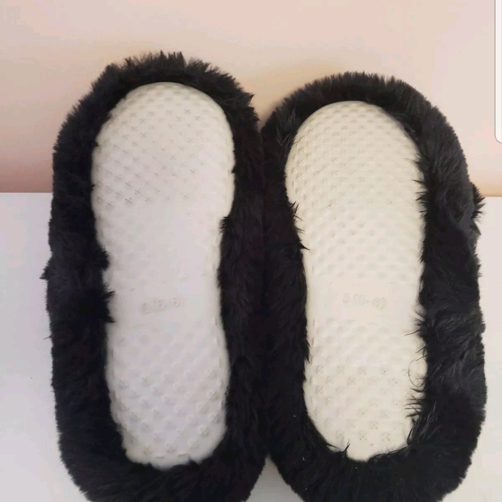 STEVE MADDEN Women's 'Crissy' Black Faux Fur Slipp - Picture 2 of 6